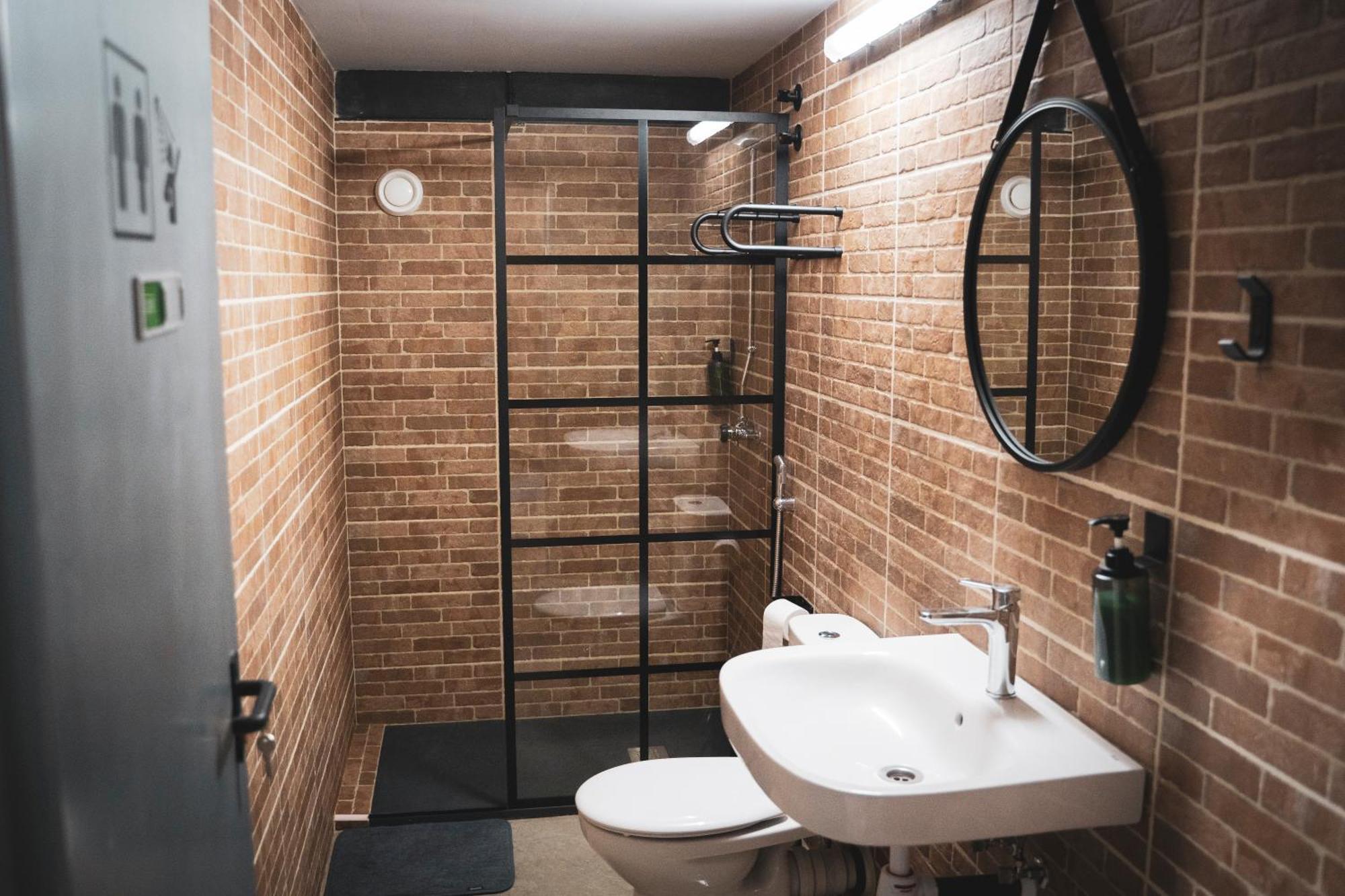 Gallery Hostel Madrid Residencia Exterior foto